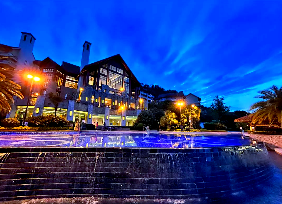 杭州千岛湖滨江希尔顿度假酒店:多种套餐优惠,含丰富水上活动与亲子