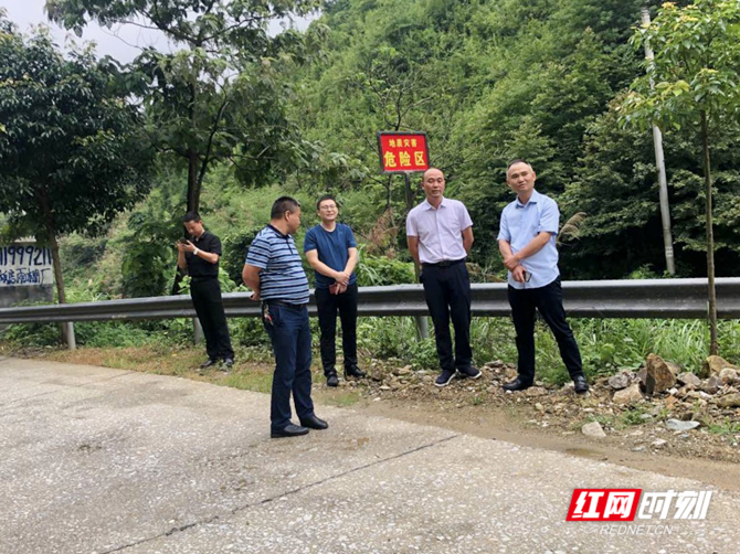 仇湘中调度大新镇防汛工作