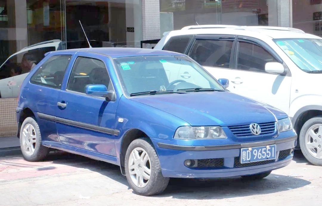 2003年上海大众国产的高尔gol,定位更亲民