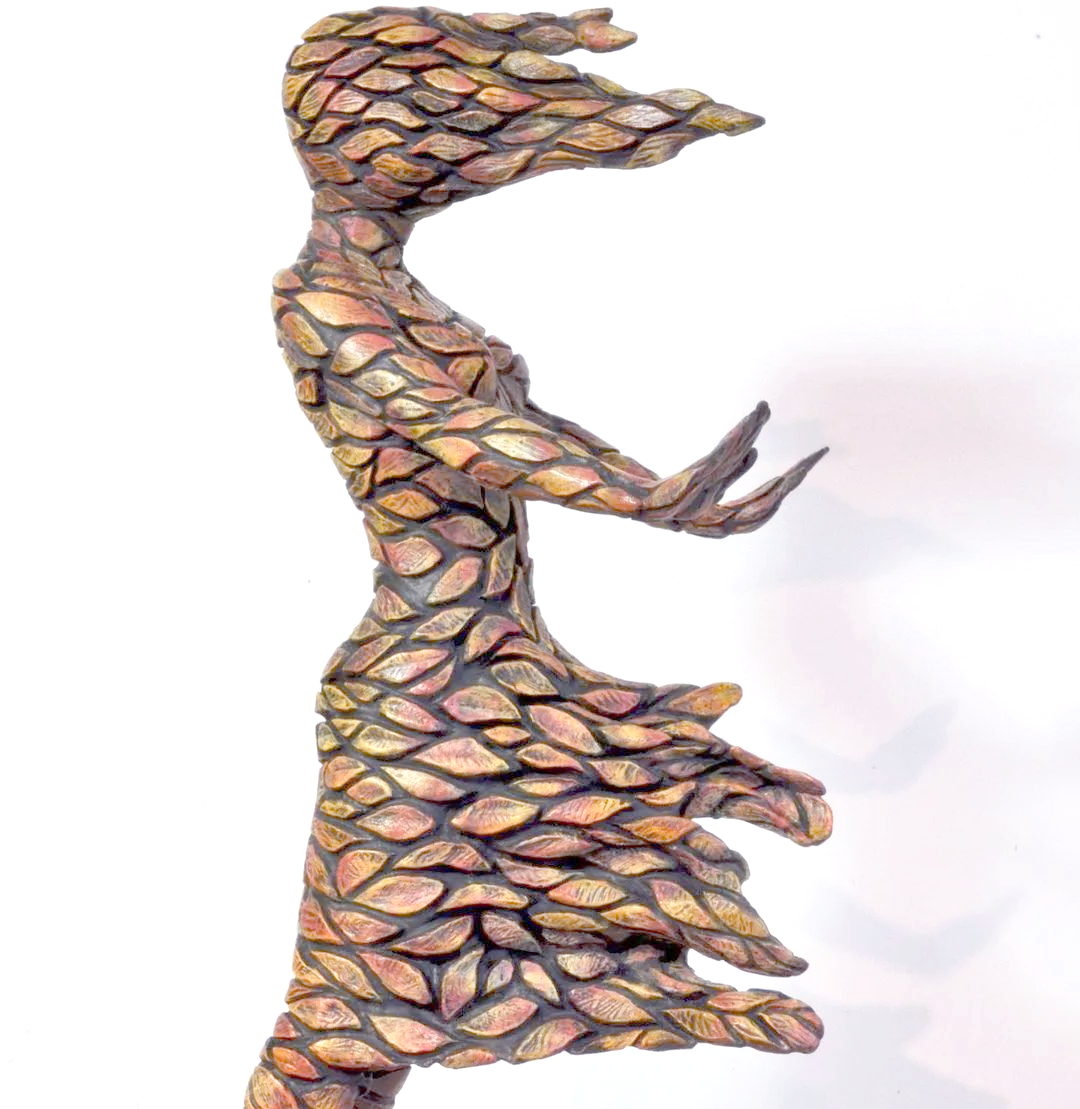 美与丑的交融:艺术家将美女与植物结合,引发争议