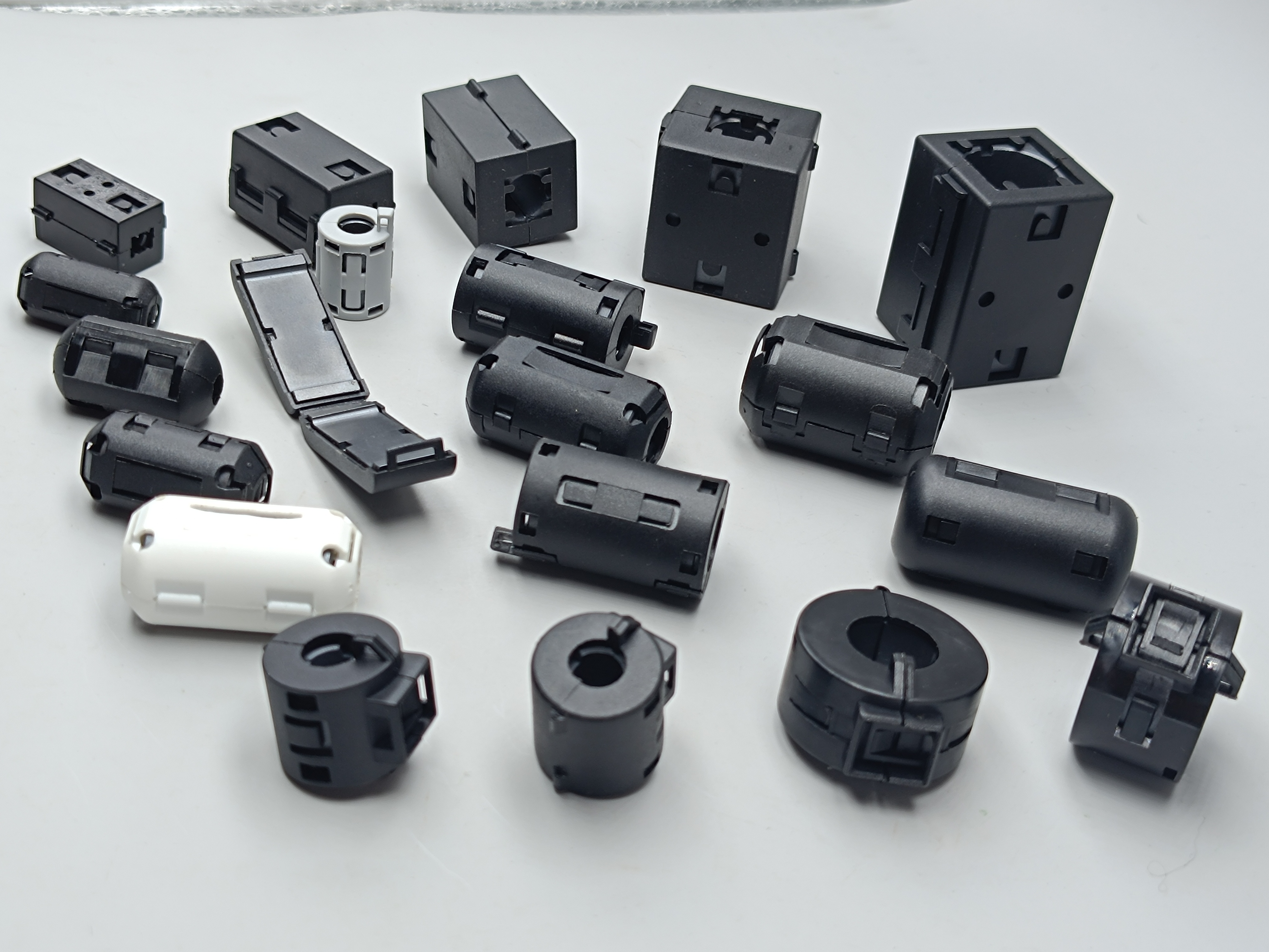 卡扣式铁氧体磁环的应用