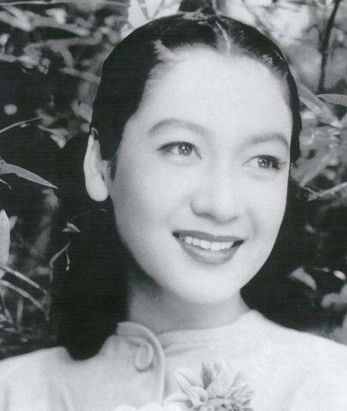 日本女演员原节子,曾被送给麦克阿瑟当情人,活到95岁病逝