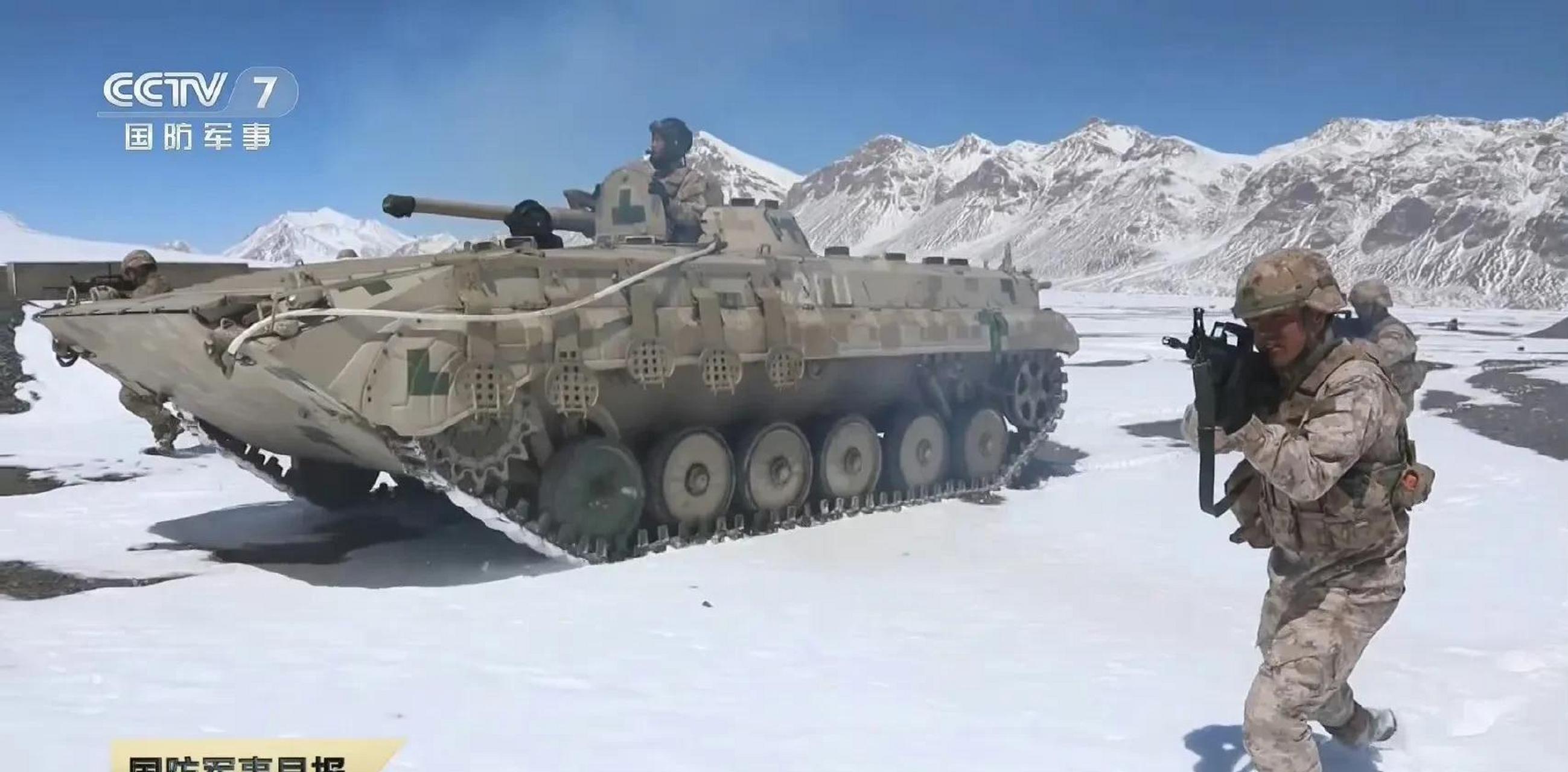 对印一线部队装备的86式步兵战车其实已经完全不适应高原作战了,这些
