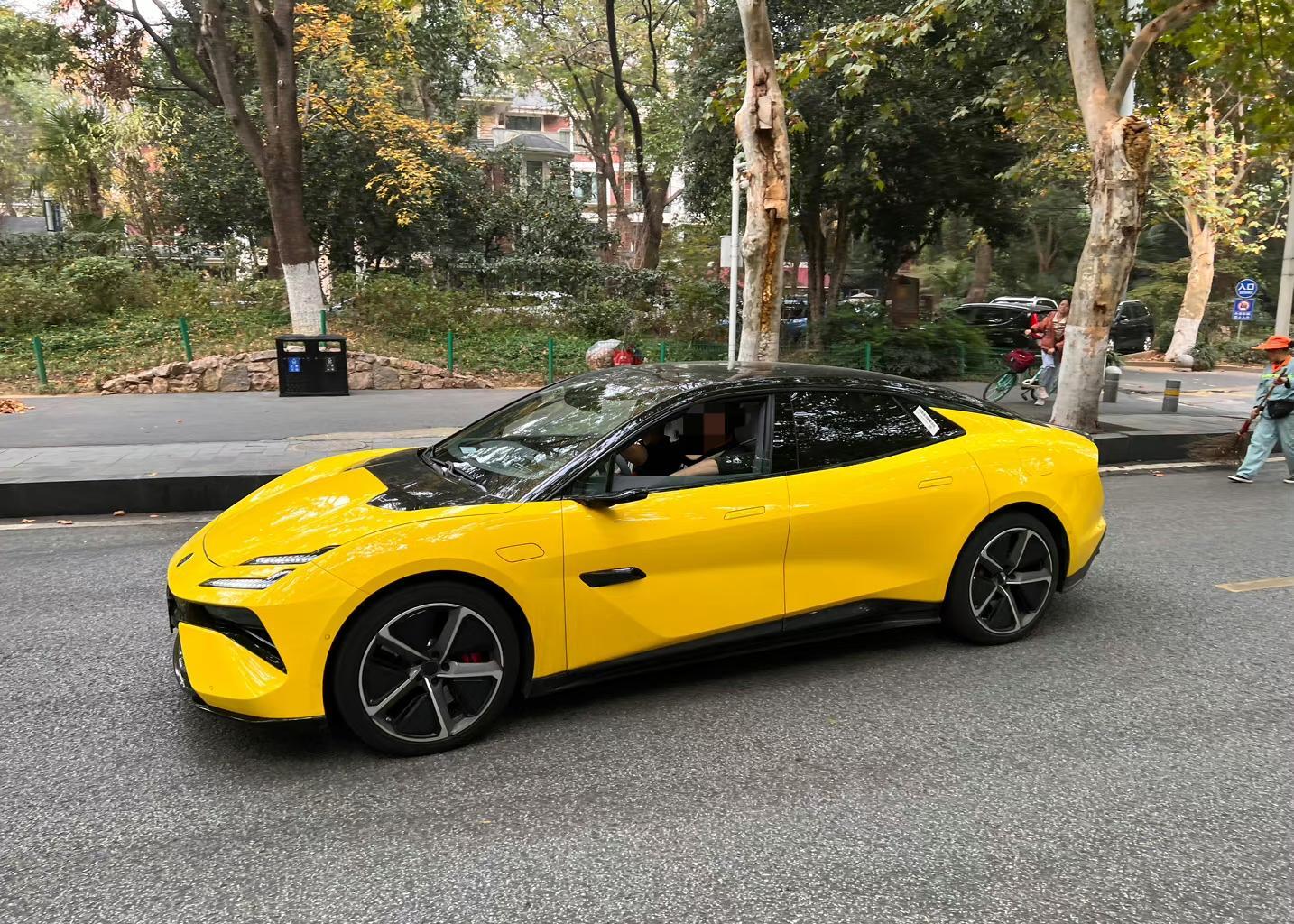 震撼登场!吉利全新5米1电驱动超级跑车,速度狂飙918匹!