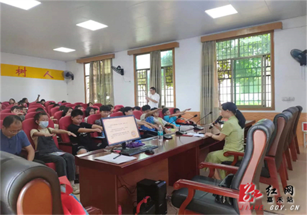 市民政局到嘉禾二中开展心理健康关爱服务活动