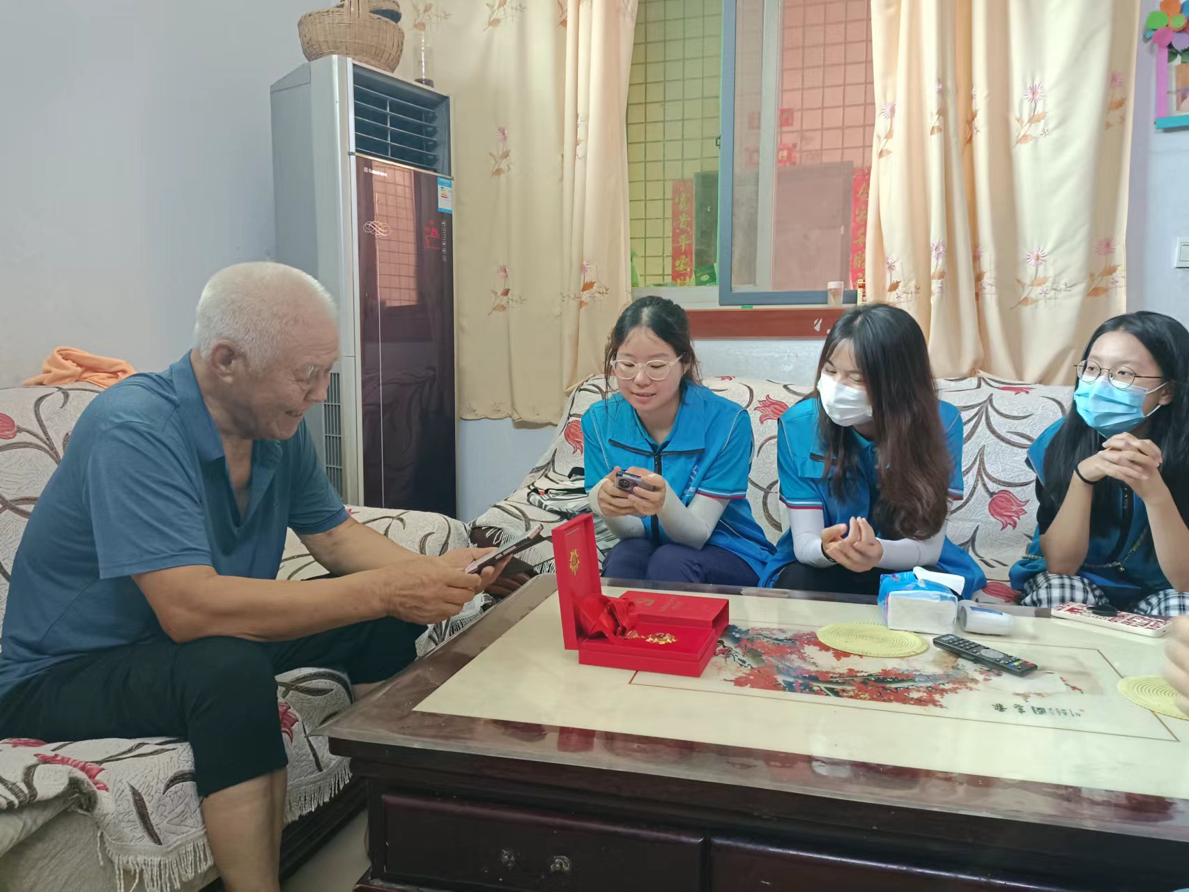 河南师范大学学子采访老党员:寻访党员听党史,追忆初心共前行