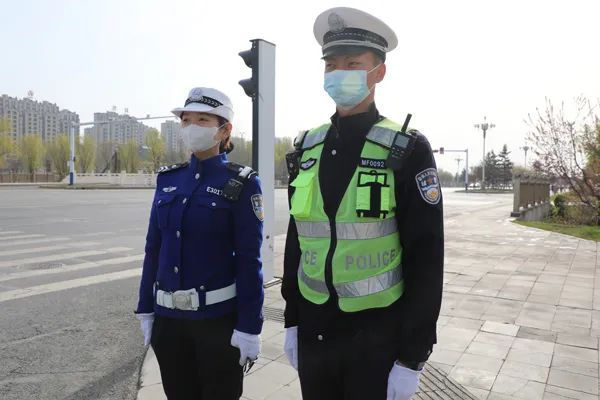 梅河口女交警图片