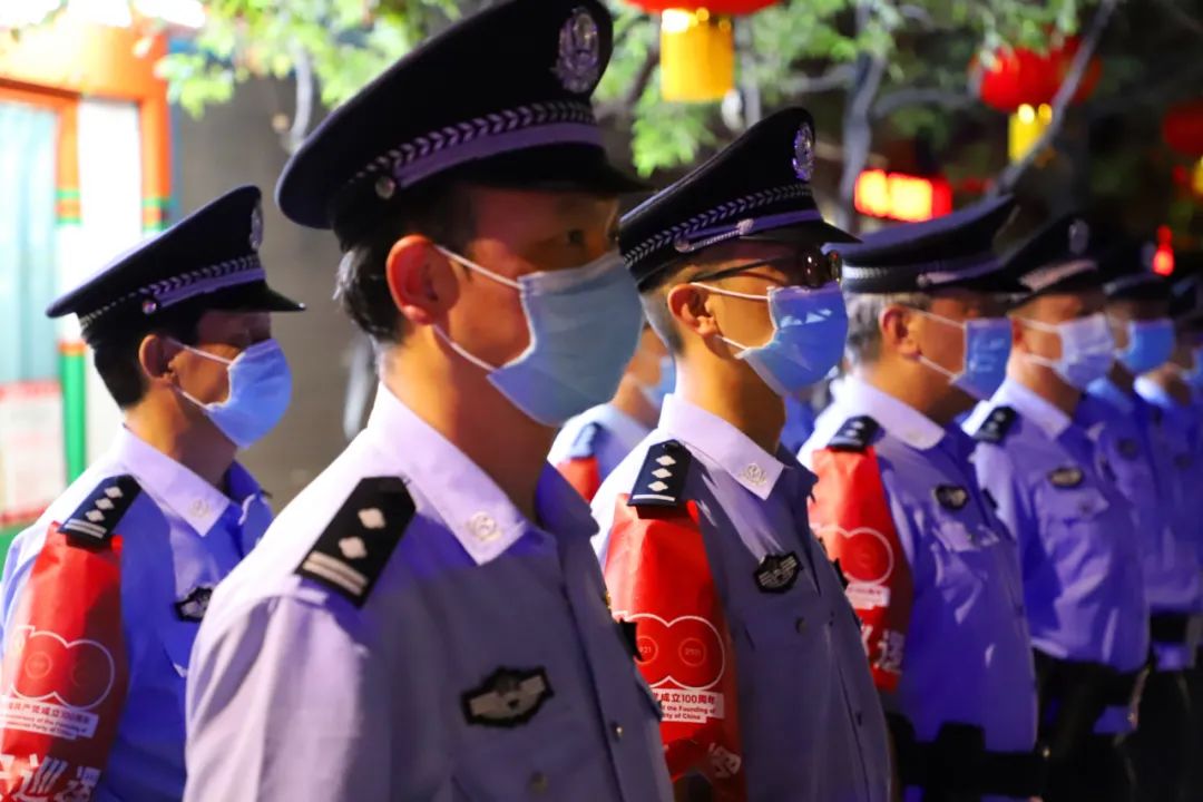 保山公安下沉警力增援施甸县,夜查现场曝光!