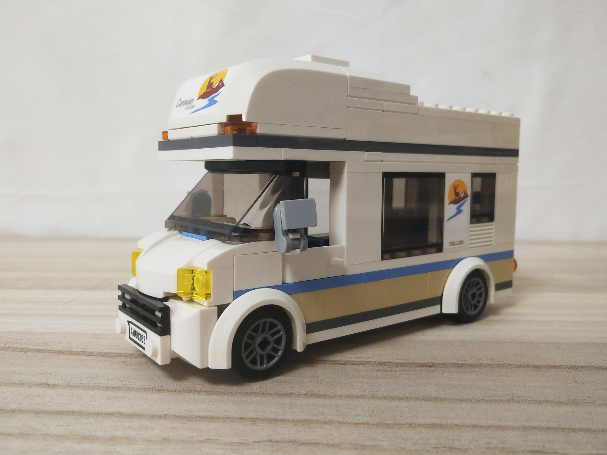 助力一家三口去野营,就乘坐乐高牌房车吧