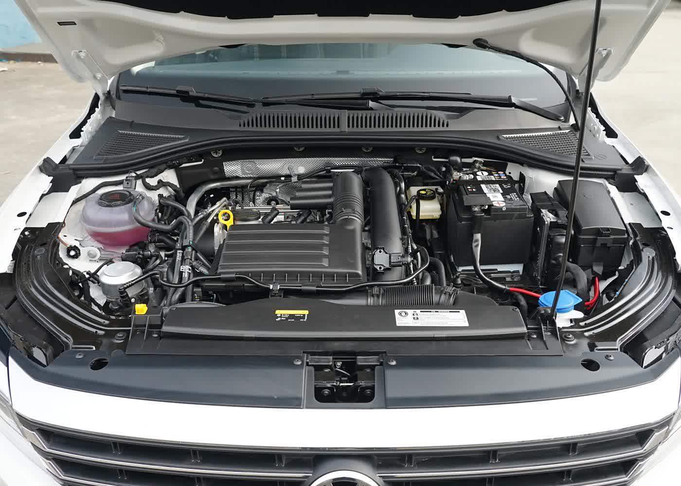 我刚好在30岁那年,选购了人生中第一辆汽车