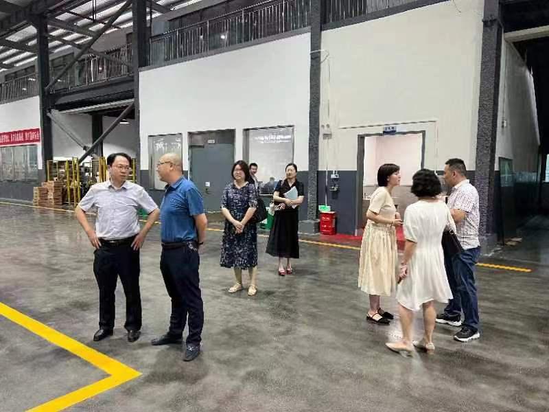 市科技局局长金波深入襄阳蓬达科技公司开展"下基层察民情解民忧暖