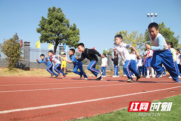 天元区栗雨小学举行第十三届田径运动会