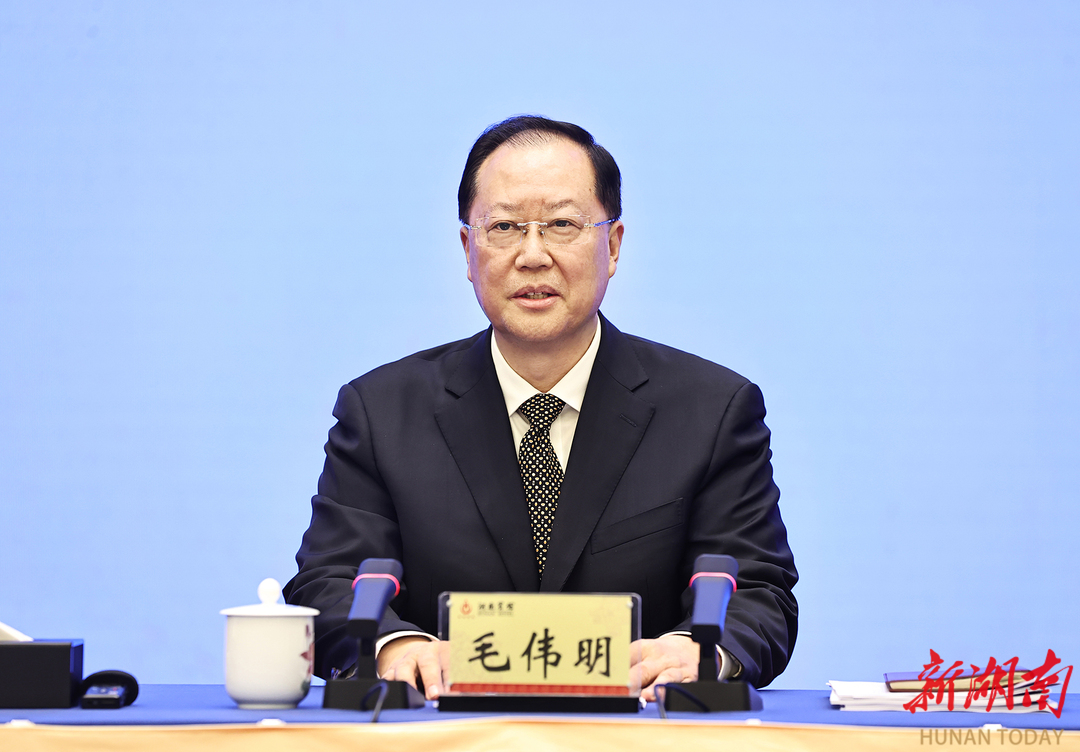 毛伟明:推进"八大行动" 推动"大抓落实" 以实干实效加快经济高质量