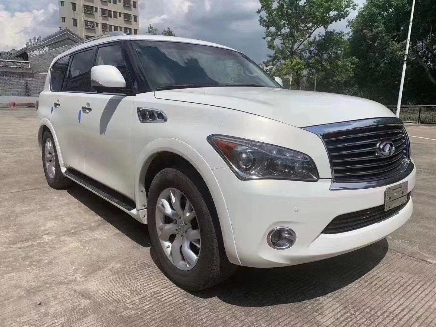 15年英菲尼迪qx56全款12.8万,外观,内饰,性能,配置详解