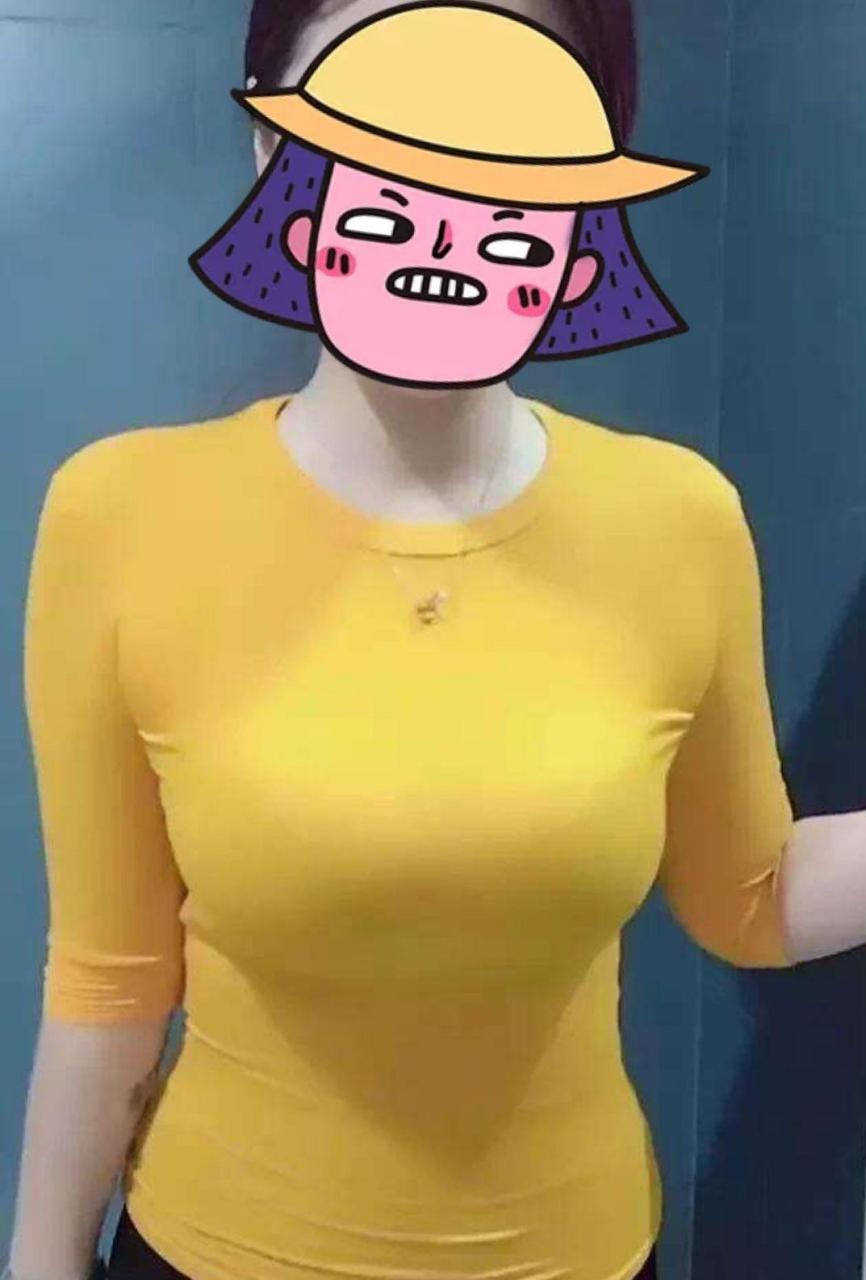 我从小长相一般,唯一吸引人的就是胸部发育,比普通人大一到两圈,女生