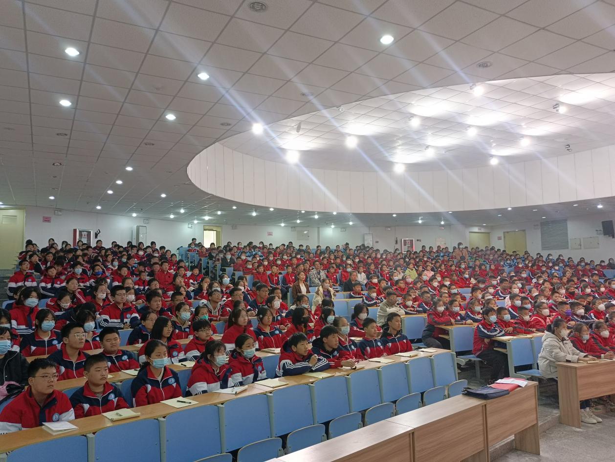 滨海一中举行预防校园暴力法治教育报告会