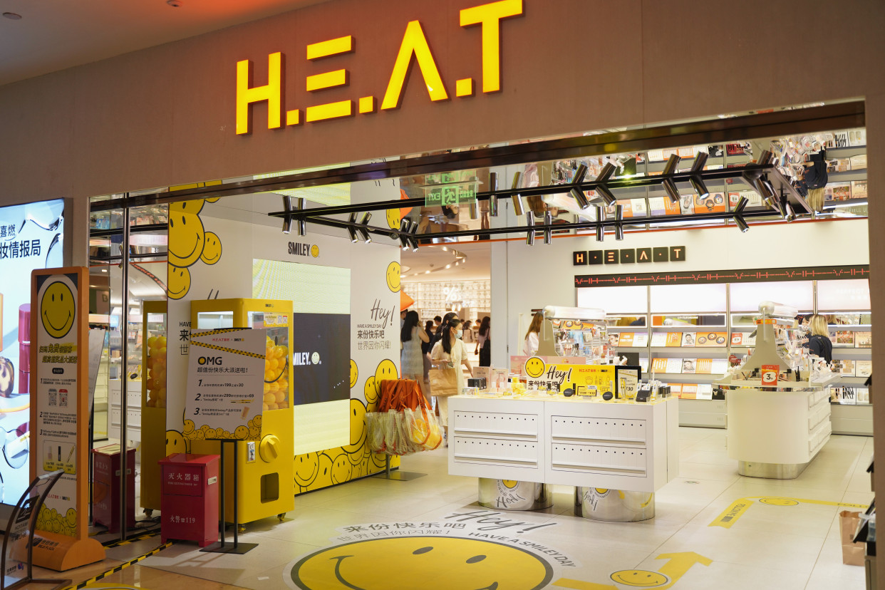 颖通集团旗下彩妆品牌smiley入驻h.e.a.t喜燃 引爆线下渠道