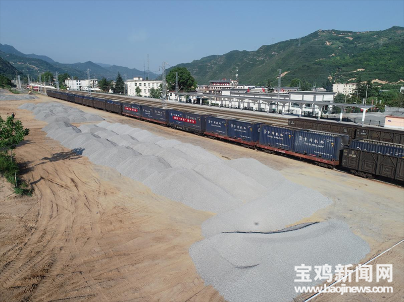 宝鸡车务段凤州车站单日货运发送量创历史新高