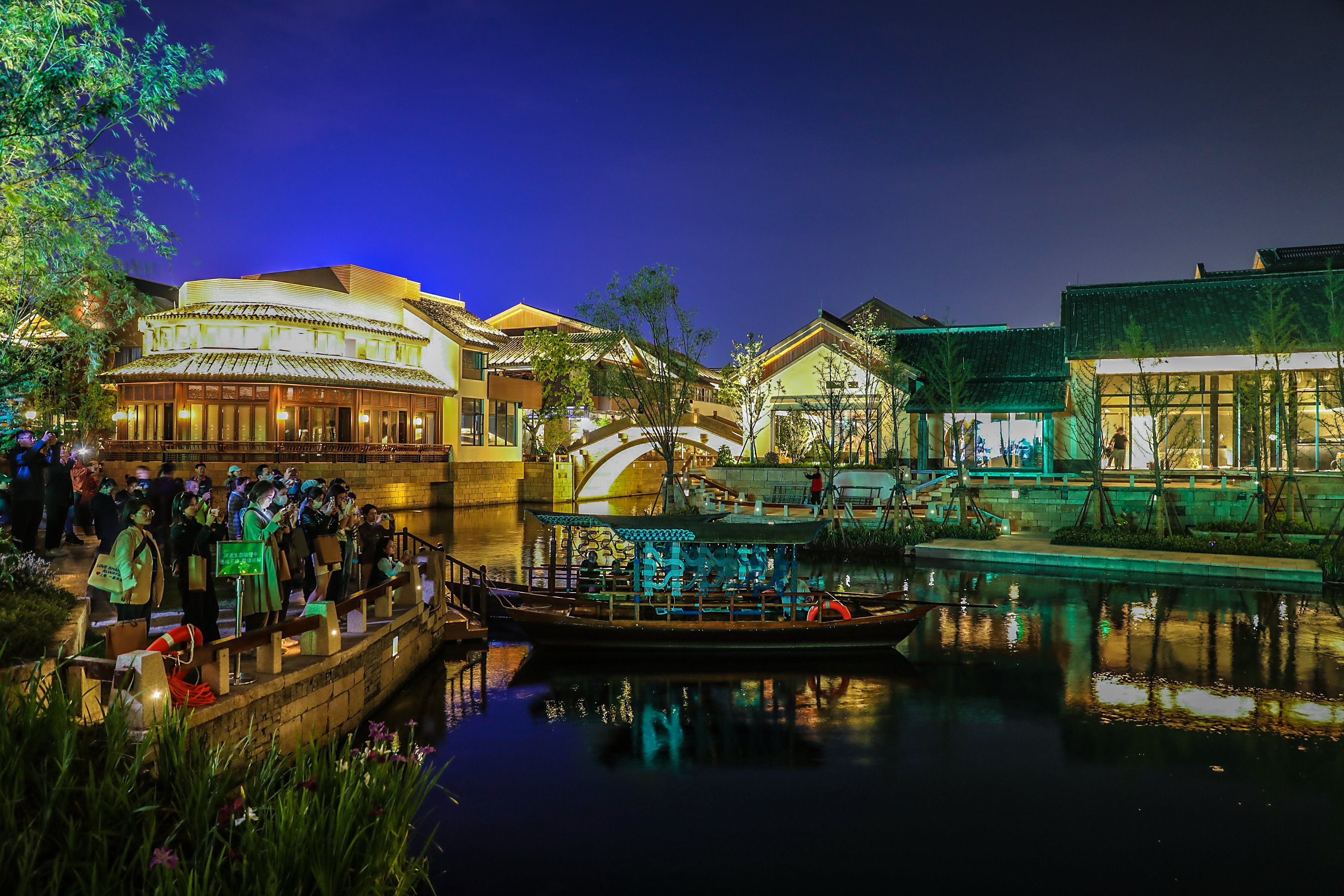 上海首批完工的城中村改造项目蟠龙天地今日开放,依托千年古镇打造"