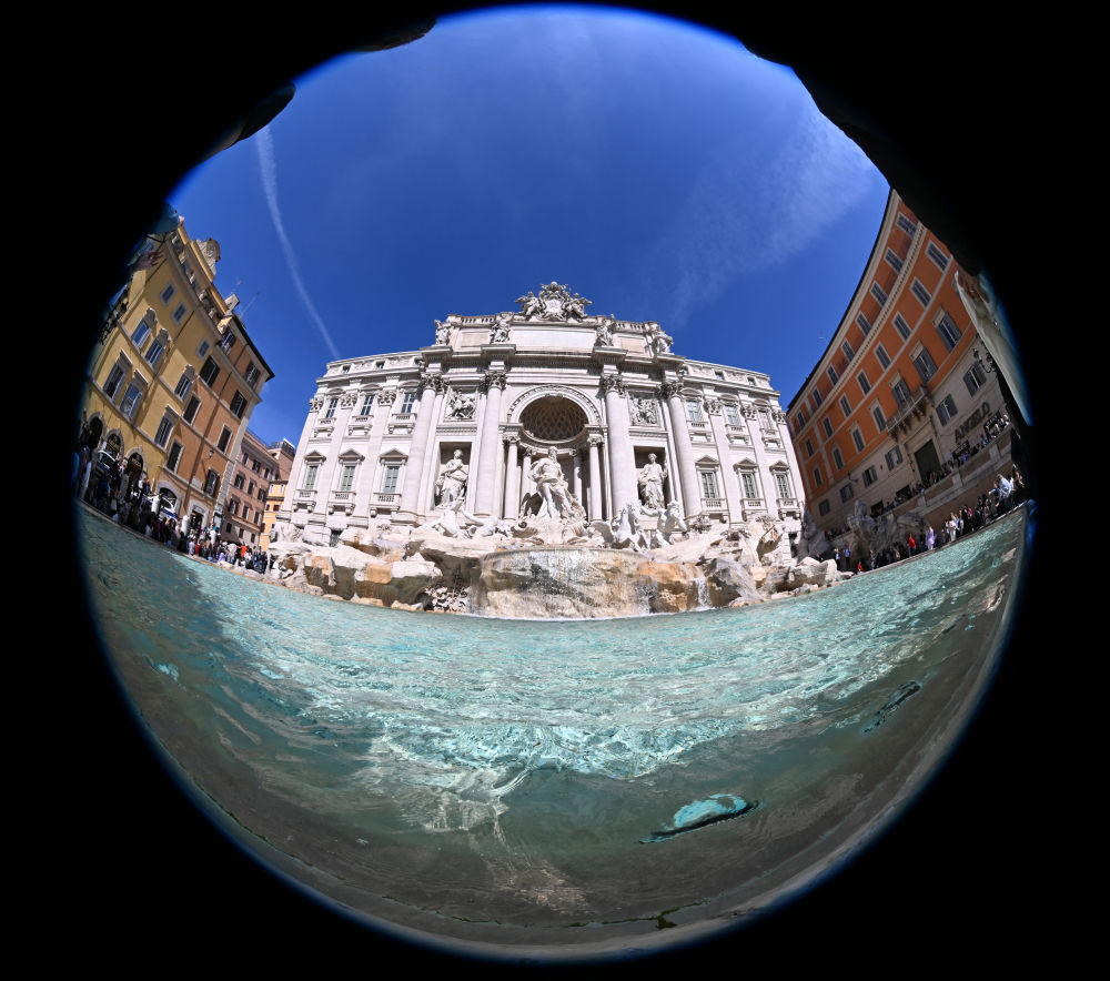 繁忙的特莱维喷泉