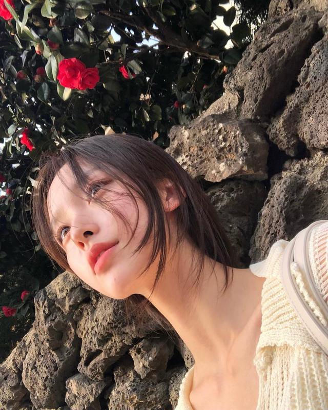 女友感十足!韩国正妹金娜熙:侧脸超美!