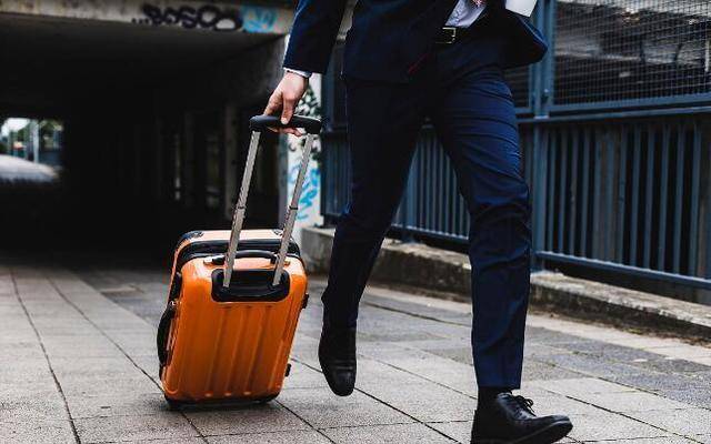 作家在线|余江炎:出差