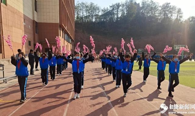 快乐落实"双减"运动绽放青春——横峰县钟山学校举行冬季运动会