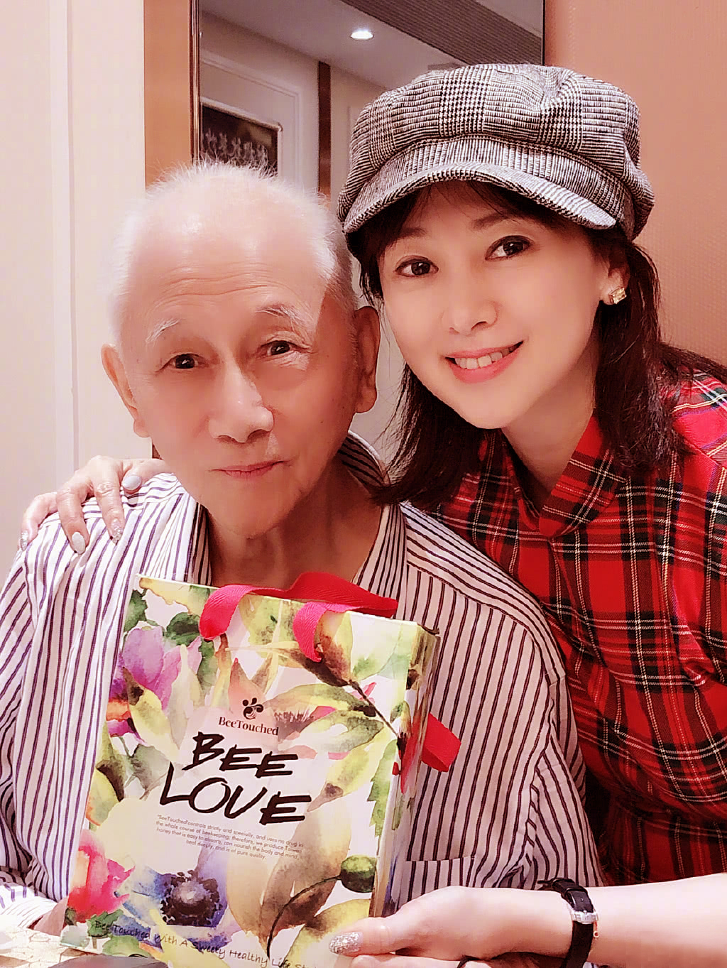 遭遇骗婚全是泪,一代女神翁虹再婚嫁小丈夫,爱上大上海