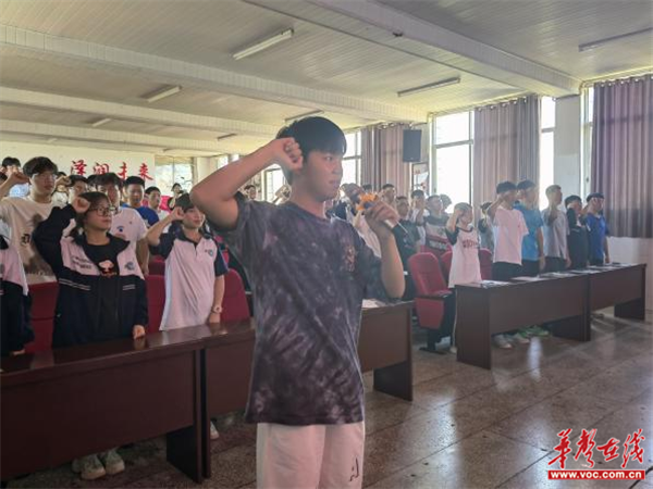 凝聚青年力量 共筑青春梦想 益阳市十五中举行新团员入团宣誓仪式