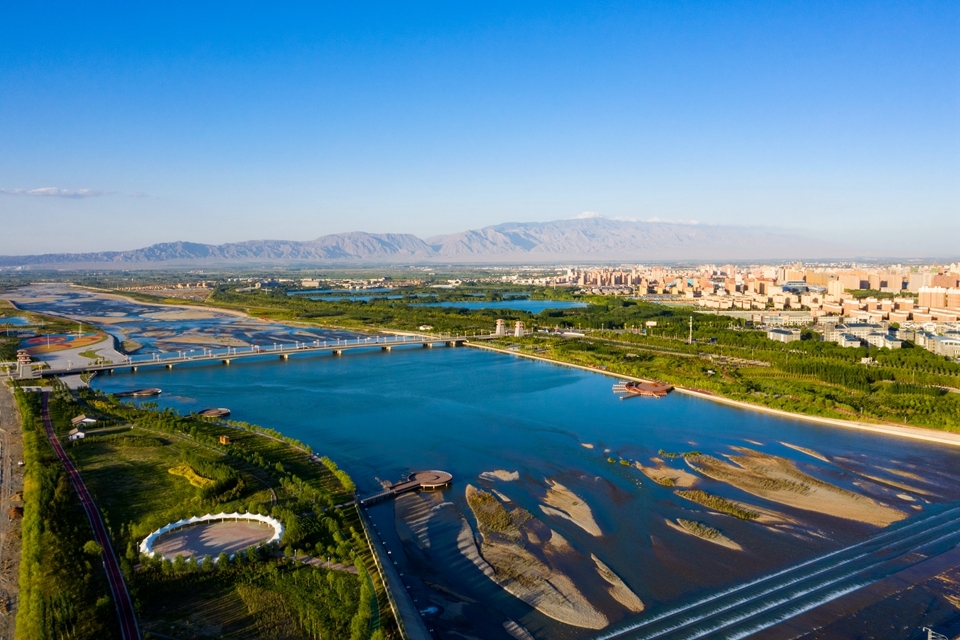 航拍张掖黑河风光,两岸绿意盎然美如画!