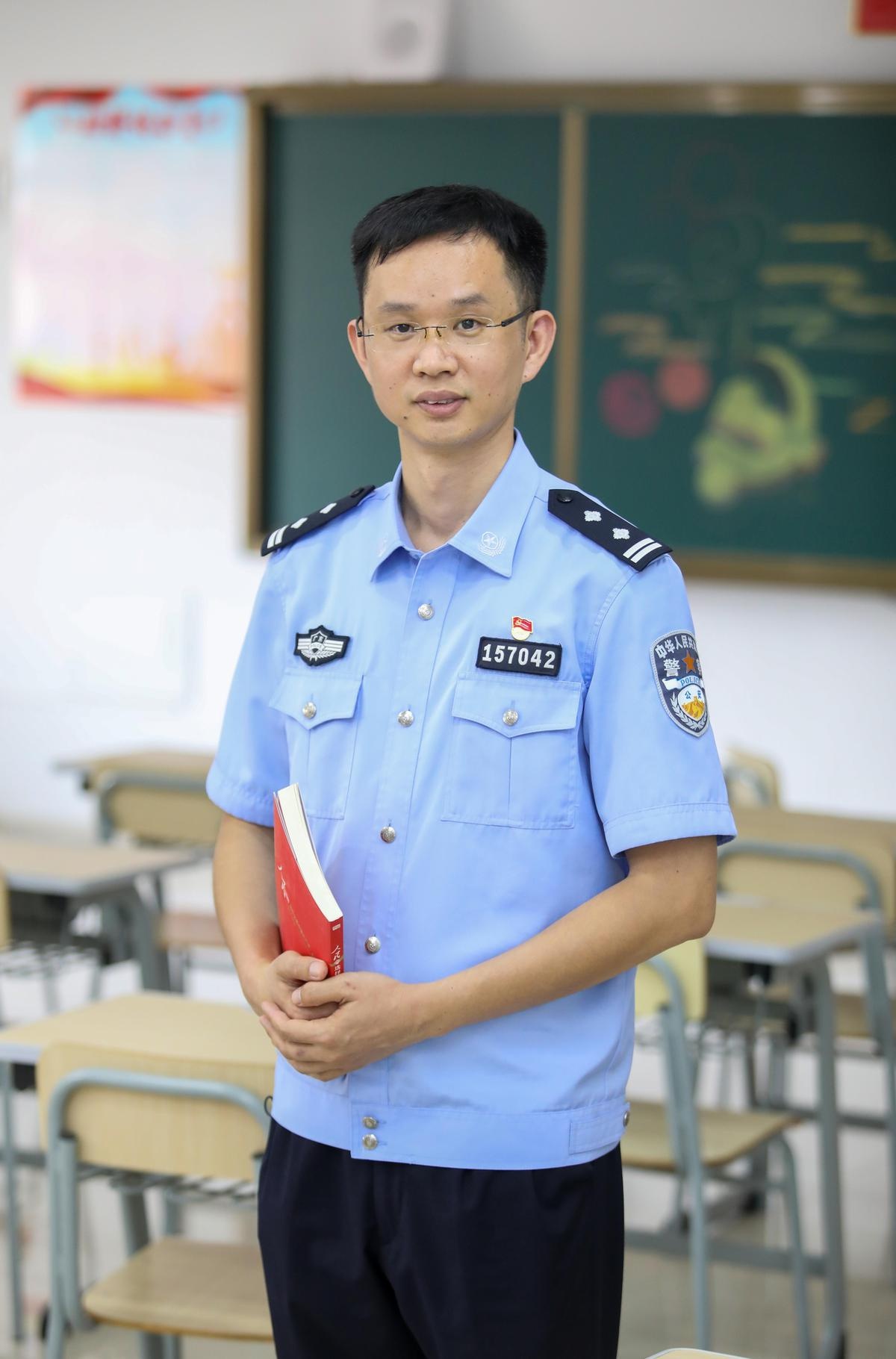 "幕后警师"杨家伟:别样的警色,不变的志向