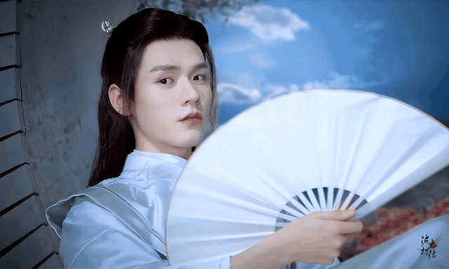 大家都知道,龚俊靠着山河令的温客行一角走红,剧中饰演有些侠气,武功