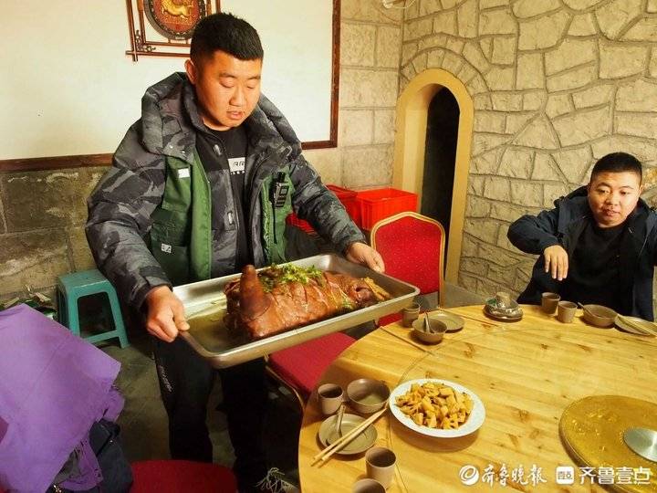 济南南山景区,入冬火了牛头宴