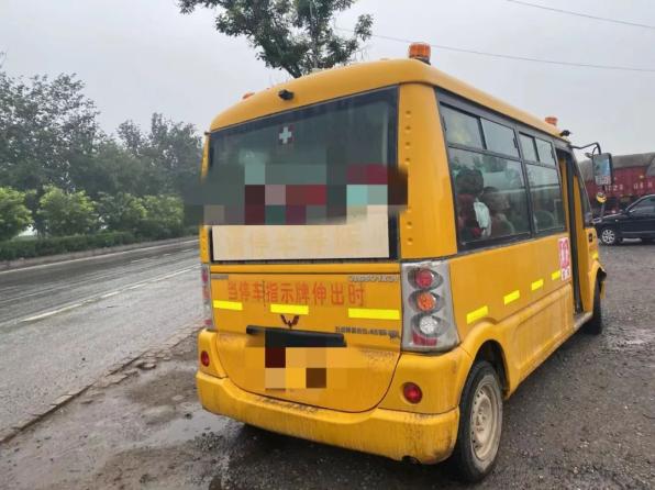 【一线微观】安全岂能当儿戏!这样的"黑校车",你还敢让孩子乘坐吗?