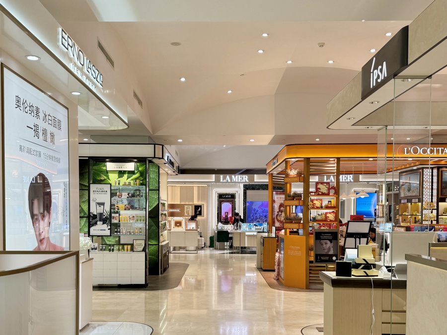 《繁花》里出现雅诗兰黛,考古:上海要的仅仅是一个美妆巨头专柜吗