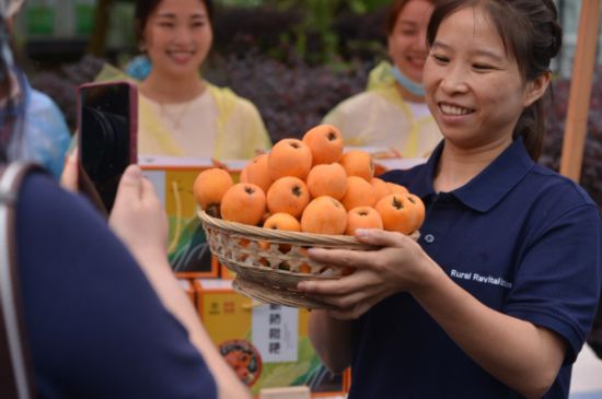 市州观察丨"蜀中桃子姐"领衔带货 荣县电商产业尝"甜头"