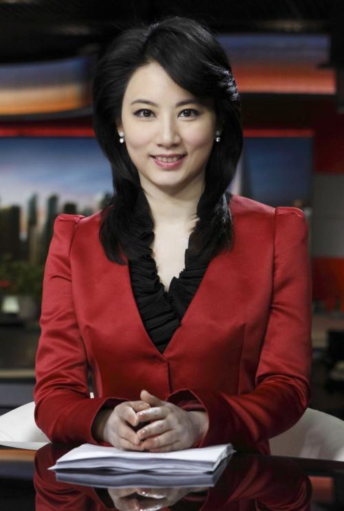 东方卫视女主持人尹红,知性温婉,太漂亮了