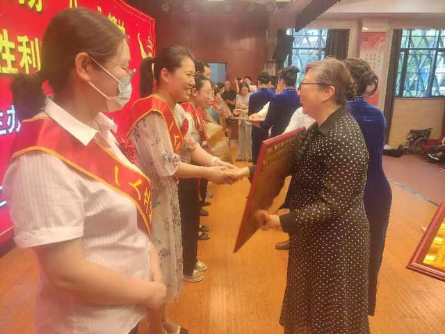 爱国拥军模范张志光自掏10万元慰问老兵和困难退役军人