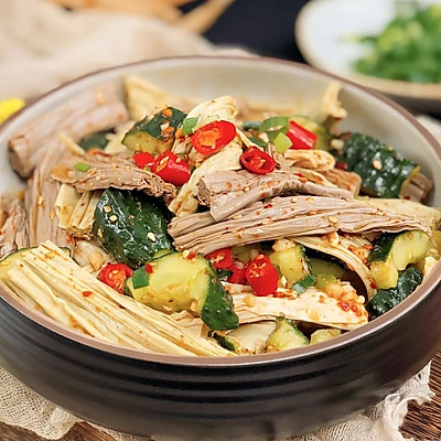 早晨来一碗凉拌三色腐竹,大人小孩都爱吃