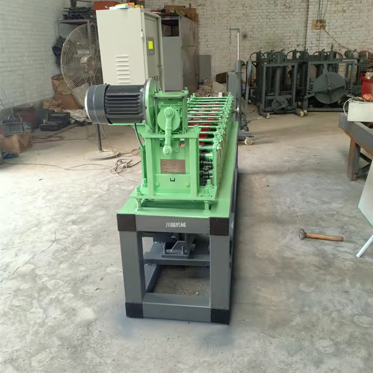 广告扣板机和彩钢扣板机维护一样吗?