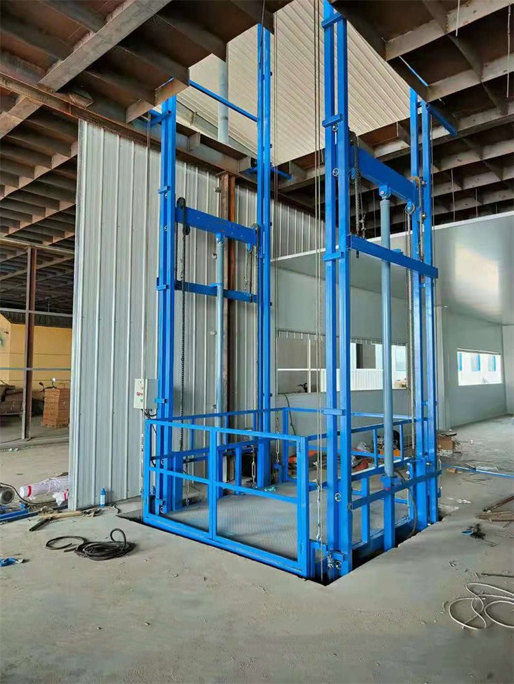 室外15米货梯 液压提升机封彩瓦防雨防晒