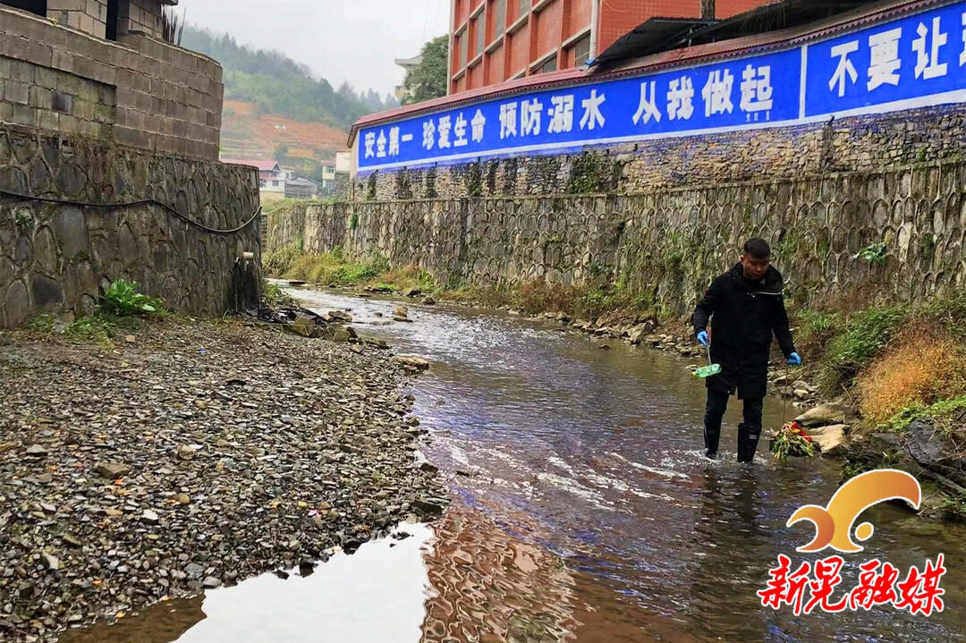 新时代文明实践|贡溪镇:清理河道垃圾 美化乡村环境