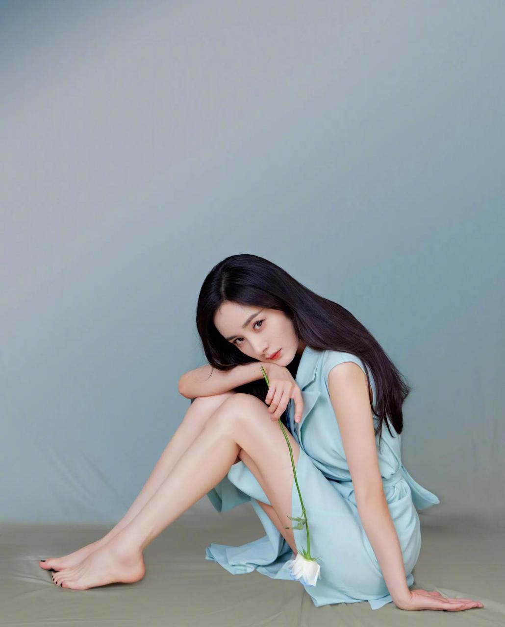 美女明星裸足,也不知道她们的脚臭不臭??#头条盛典年度明星#