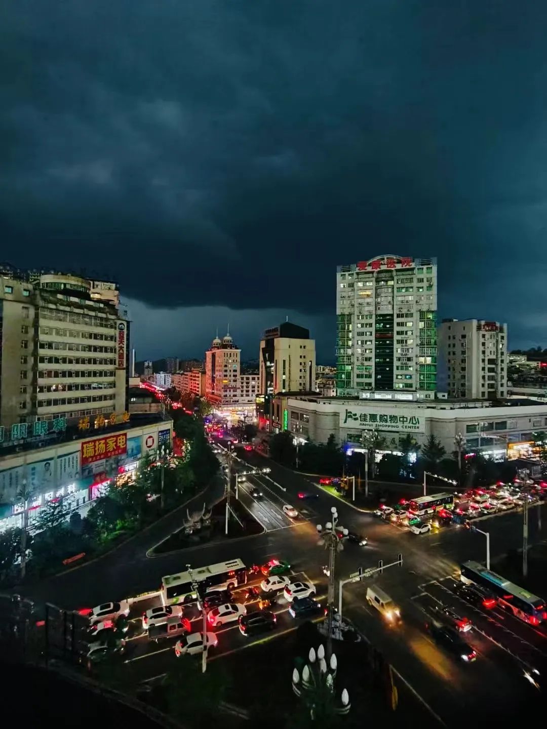 强降雨,冰雹,雷暴大风……今晚这波降雨很猛!