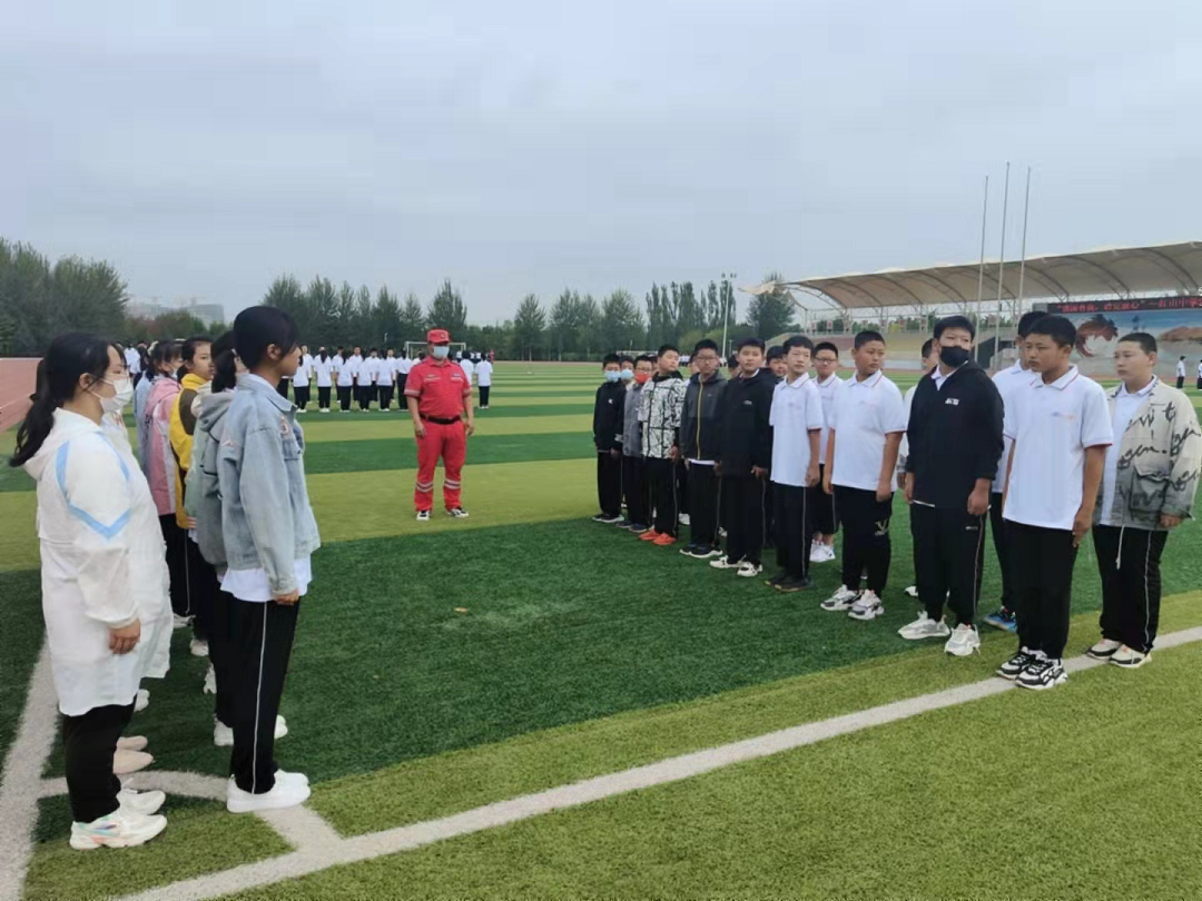 践行强国志 军训正当时——赤峰市红十字闪电救援队走进红山中学