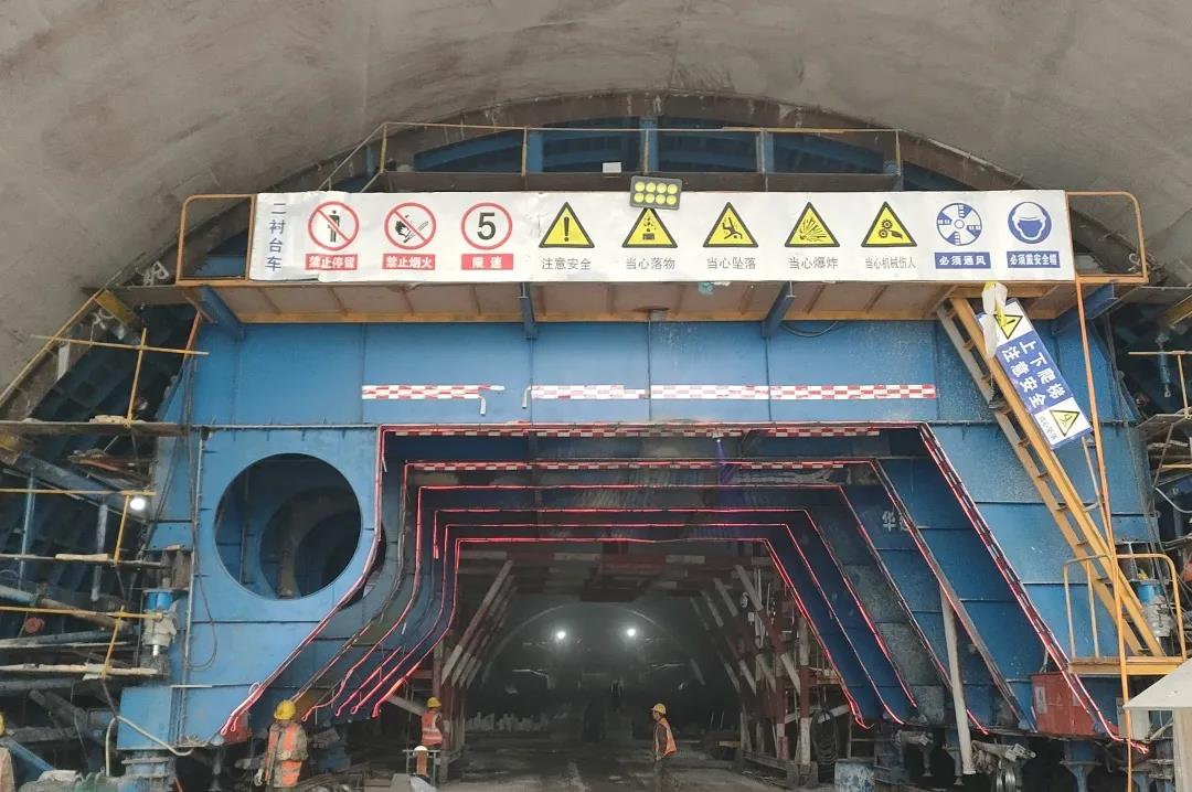 江津临峰山隧道全线累计开挖突破600米