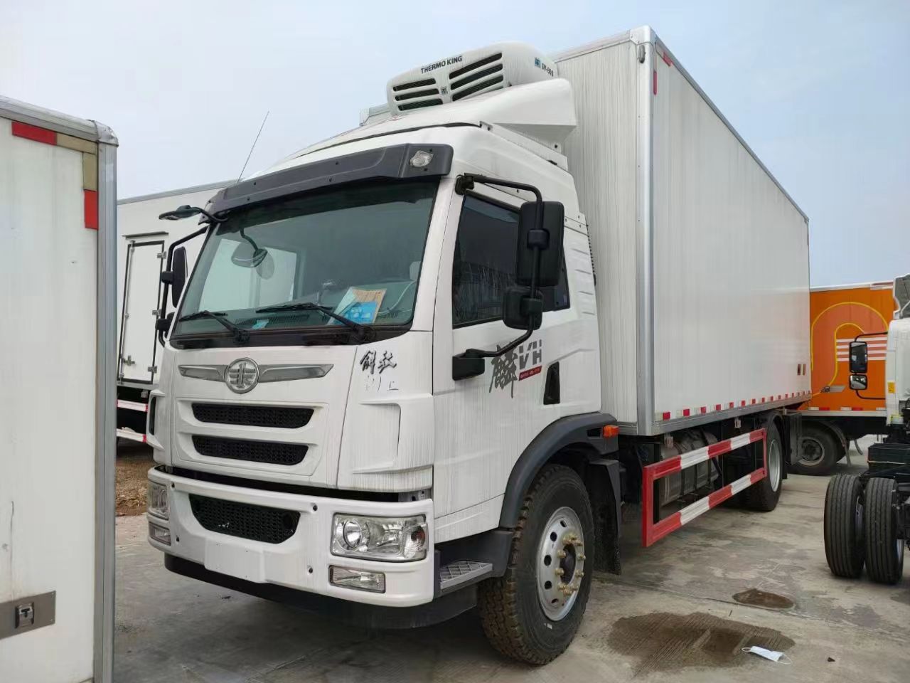 现车出售:国五6米8解放麟v冷藏车