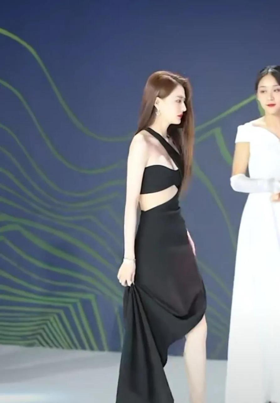 徐璐这腿真是美,我一个女的就喜欢,不知道这男粉丝们看了都啥感受!