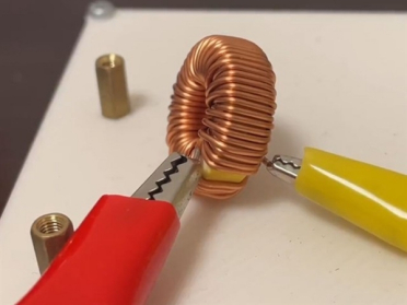 显卡啸叫变8-bit音乐！大学生用精密电路让电感唱歌