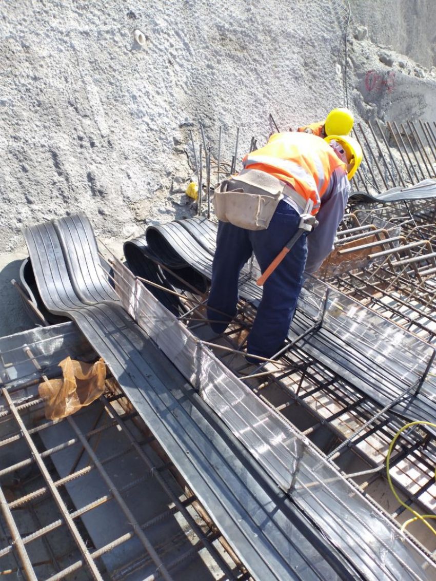 橡胶止水带固定方法